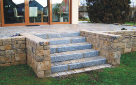 Treppe aus Betonpflaster Treppe aus Betonpflaster