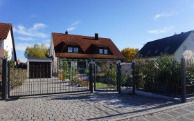 Zaunanlage aus Designelementen Zaunanlage aus Designelementen