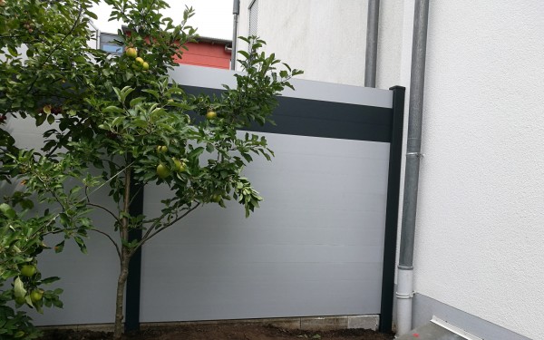 Sichtschutzzaun aus Aluminiumdiele Sichtschutzzaun aus Aluminiumdiele