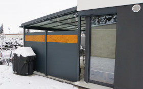 Sichtschutzzaun aus Aluminium RAL 7016 Sichtschutzzaun aus Aluminium RAL 7016