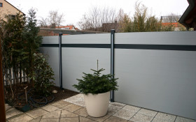 Trennwand aus Aluminium, Pfosten mit Beleuchtung Trennwand aus Aluminium, Pfosten mit Beleuchtung