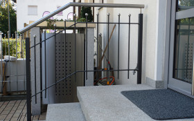 Geländer mit Edelstahlhandlauf Geländer mit Edelstahlhandlauf